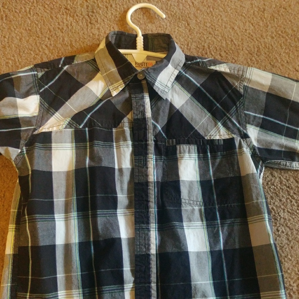 Boy's button down short sleeve shirt